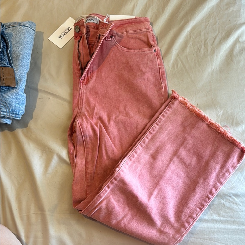 Zenana Outfitters Women's Pink Cropped Jeans